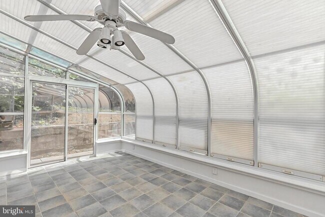Building Photo - 445 Springvale Rd