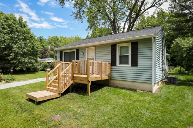 Building Photo - 409 Mineral Springs Ave