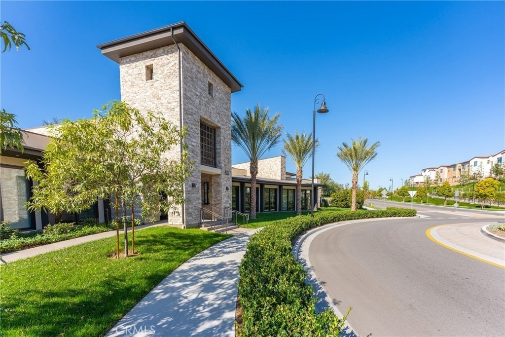 Summit Club entrance - 590 Catalonia