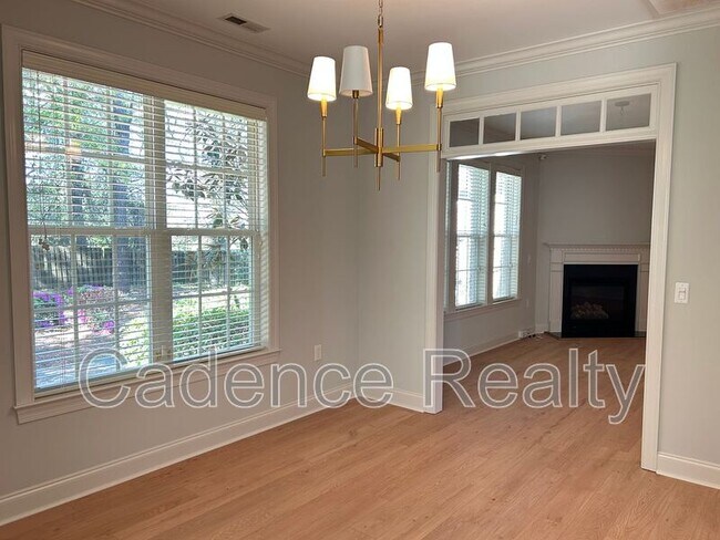 Building Photo - 814 Lambrook Dr