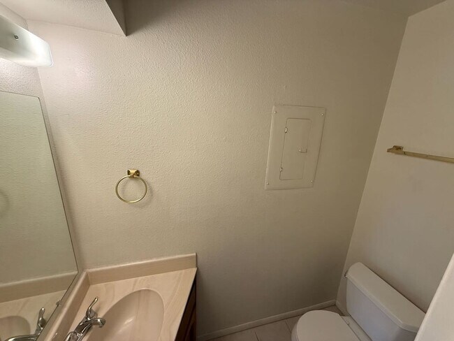 Building Photo - 286 W Palomino Dr