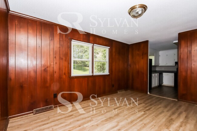 Building Photo - Welcome home to this stunning 3 bedroom, 2 bathroom brick home