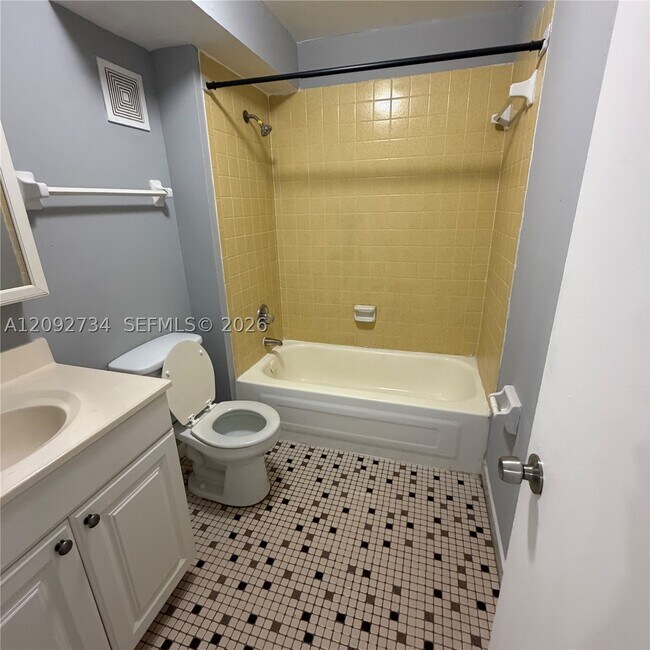 Building Photo - 7801 S Colony Cir