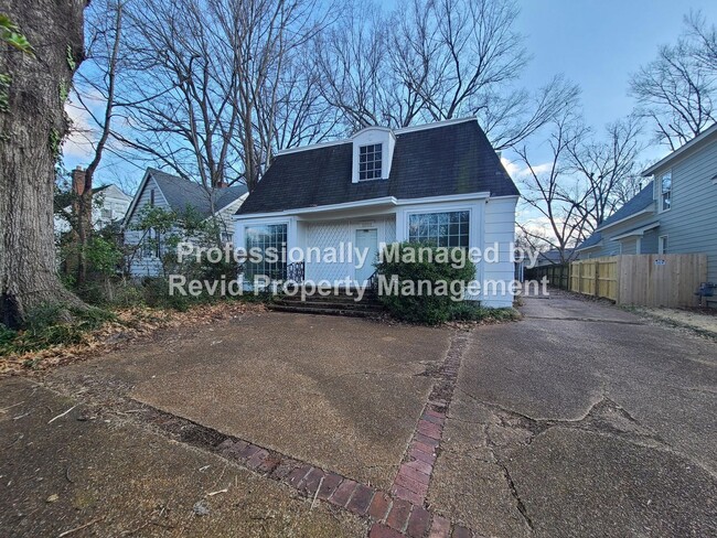 Building Photo - HUGE home in East Buntyn near U of M