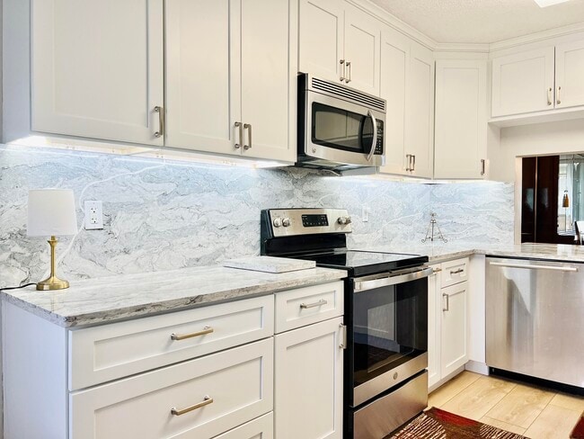 Building Photo - 4725 Lucerne Lakes Blvd E