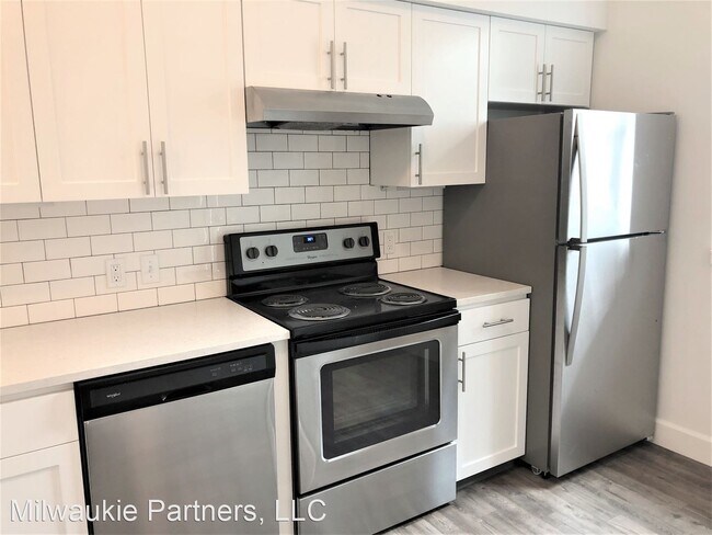 Building Photo - 7510 SE Milwaukie Ave
