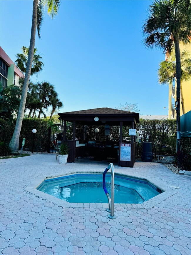 Building Photo - 5300 NE 24th Terrace