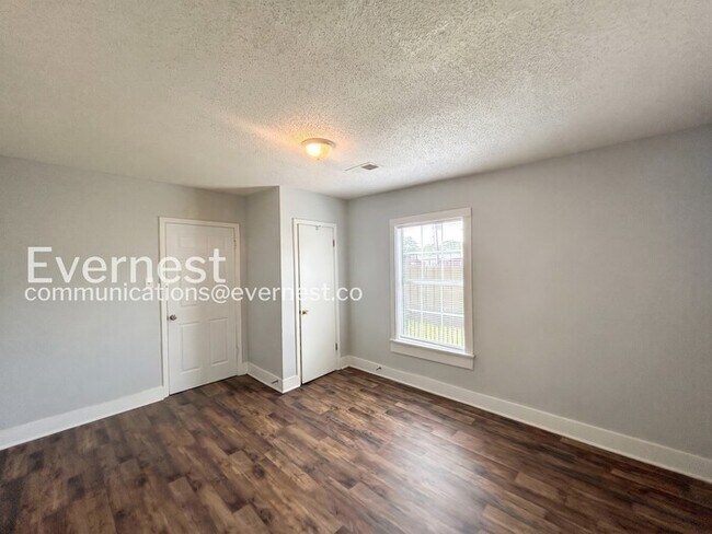 Building Photo - 667 Sevier St