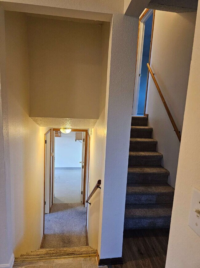 Building Photo - Charming 3BR/2BA with Massive Yard and Gar...