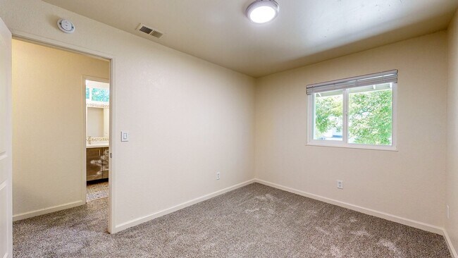 Building Photo - 360 Manka Cir