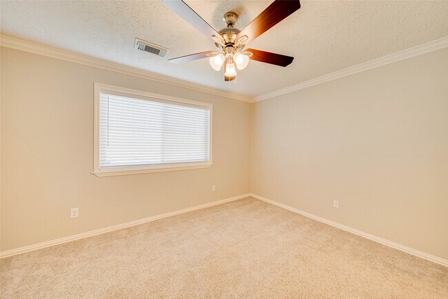 Building Photo - 702 Dixie Dr