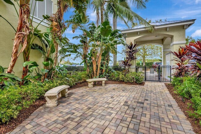 Building Photo - 975 NW Flagler Ave