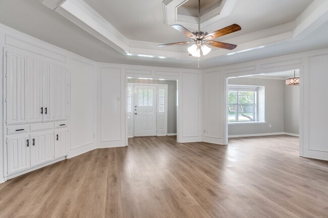 Building Photo - Gorgeous Hidden Treasure in Garland