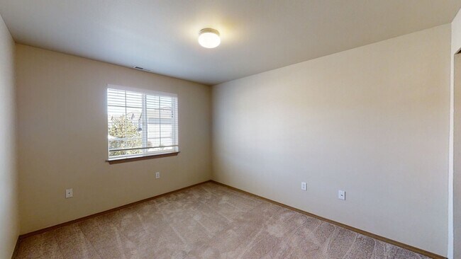 Building Photo - Clean Home with Lots of space ready to be your Home!