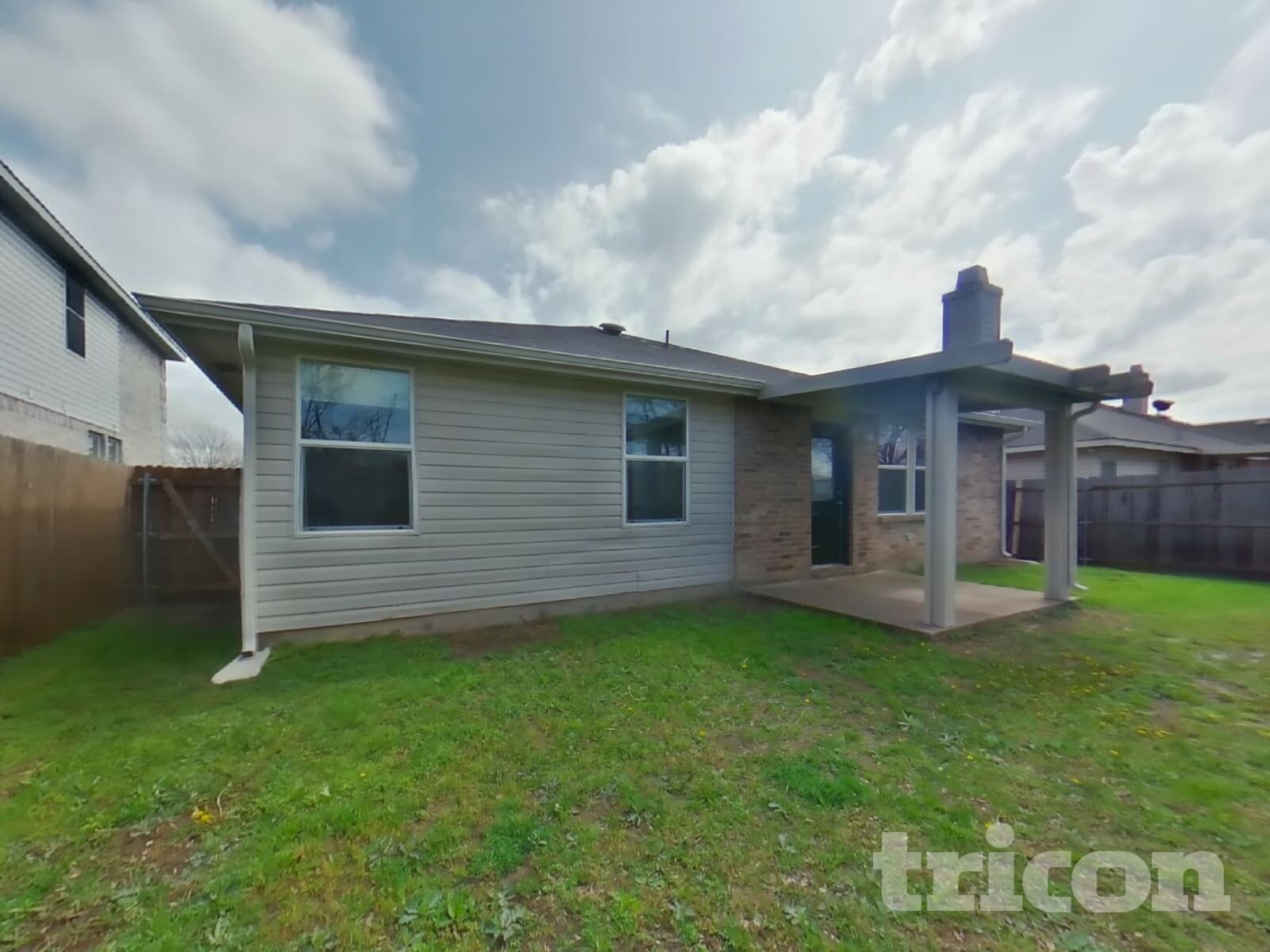 Building Photo - 16661 Woodside Dr