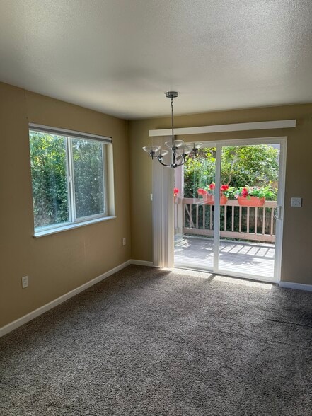 Building Photo - 712 Avenue B