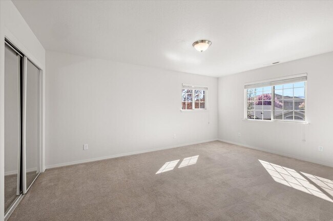 Building Photo - 2350 Finch Ln