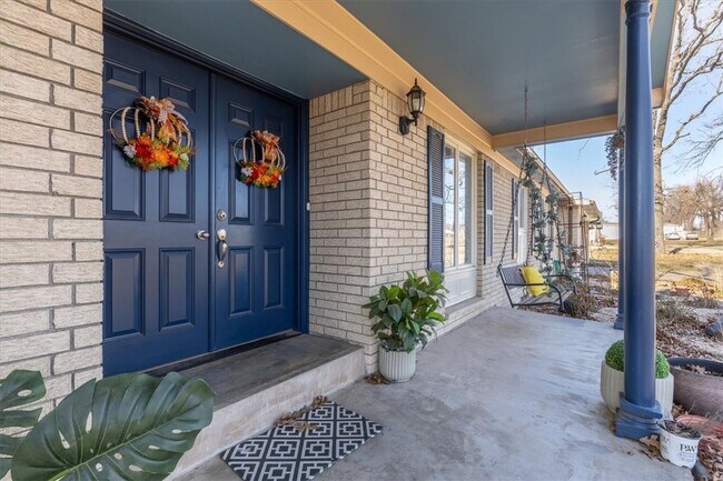 Building Photo - 2002 S 17th St