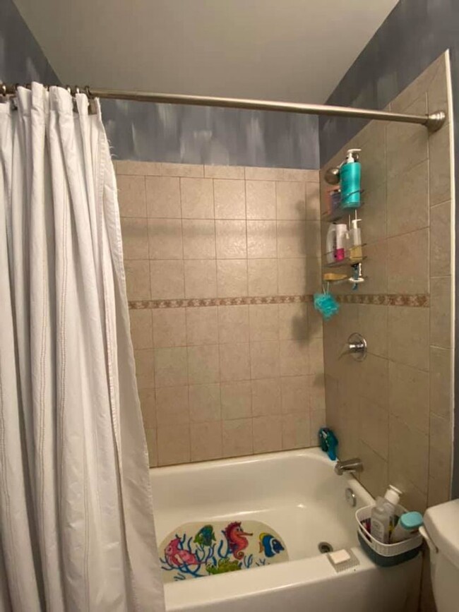 Building Photo - Lovely 3 Bedroom Townhouse in Southwest Wa...