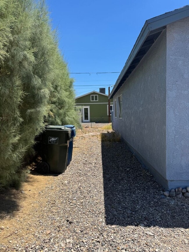 Building Photo - Cozy Updated 3-Bedroom Home Near River Acc...