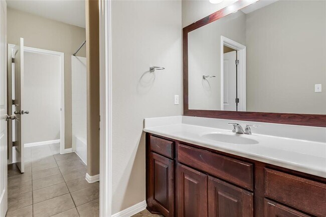 Building Photo - 401 Silver Trail
