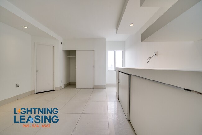 Building Photo - 3949 Los Feliz Blvd