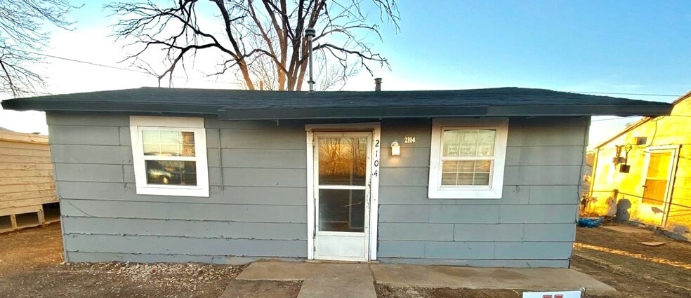 Primary Photo - 2104 Upland Ave