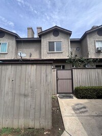 Building Photo - Spacious Home in Huntington Park HOA Commu...