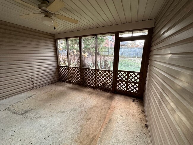 Building Photo - One Level Townhome in Forest