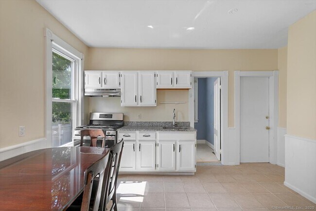 Building Photo - 56 Mansfield St