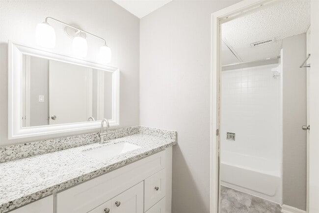 Building Photo - 3100 Jeanetta St