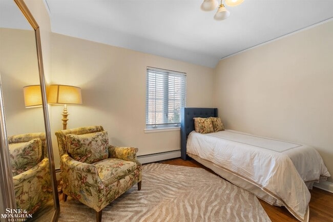 Building Photo - 476 St Clair Ave