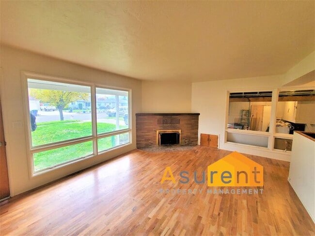 Building Photo - Cute 2 Bedroom 1 Bathroom Rental