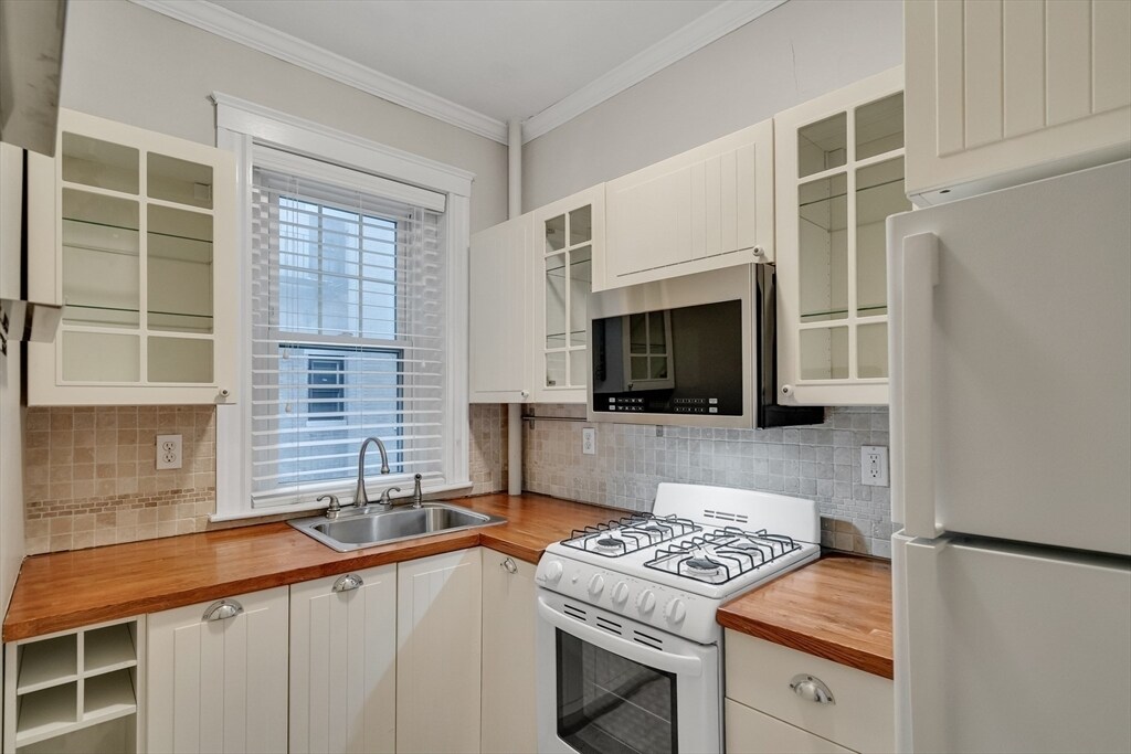 Building Photo - 315 Allston St