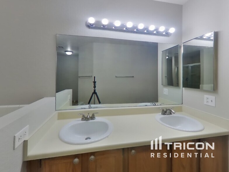 Building Photo - 855 Schooner Dr