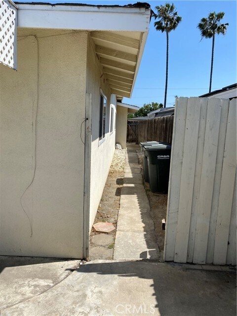 Building Photo - 209 E Wilson Ave