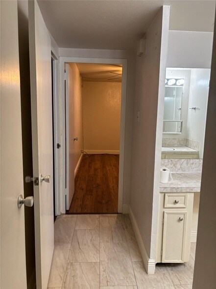 Building Photo - 7520 Hornwood Dr