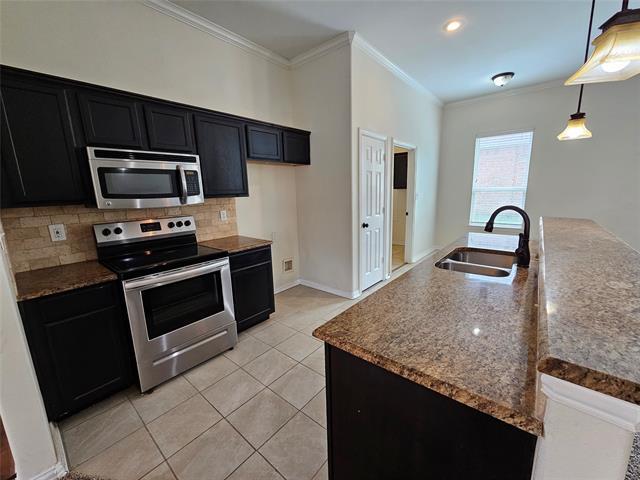 Building Photo - 7721 Oak Garden Trail