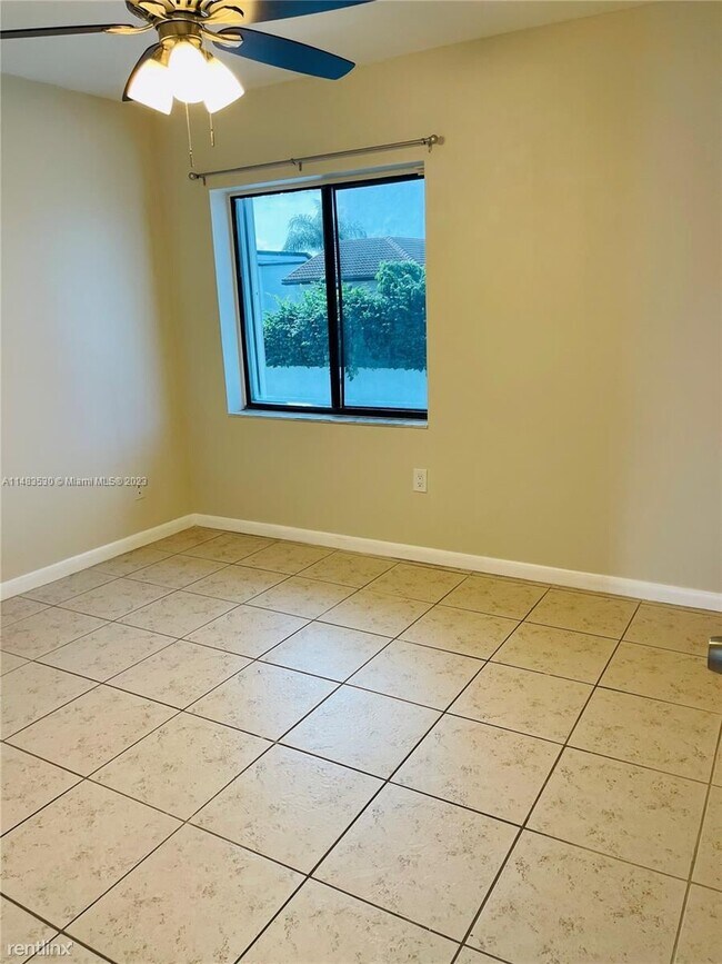 Building Photo - 3 br, 2.5 bath House - 1341 SW 124th Ct # 4-E