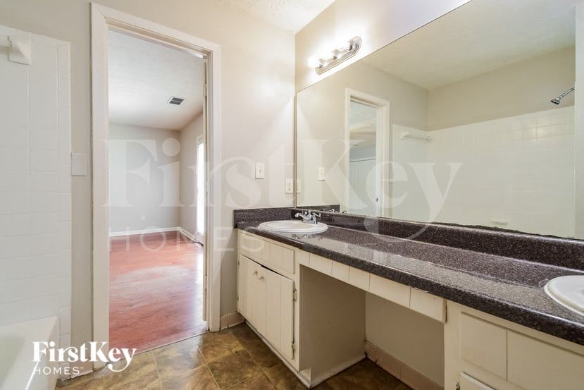 Building Photo - 5515 N Fork Dr SW