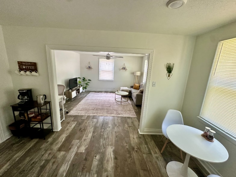 Building Photo - 1917 Bragg St