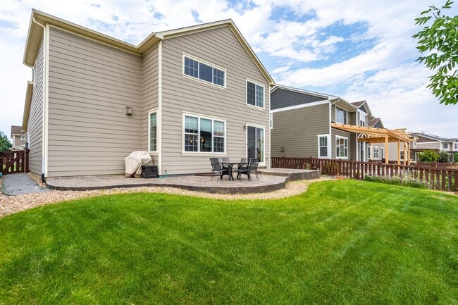 Building Photo - Bright, Spacious & Full of Charm Inside an...