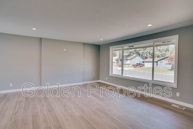 Building Photo - 3703 E Pine Hill Dr
