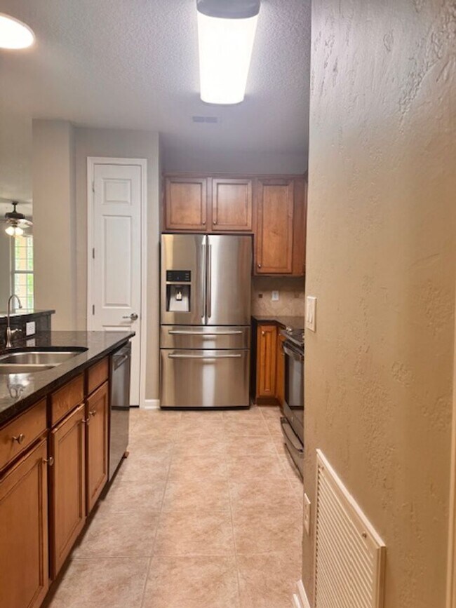 Building Photo - Condominium for rent