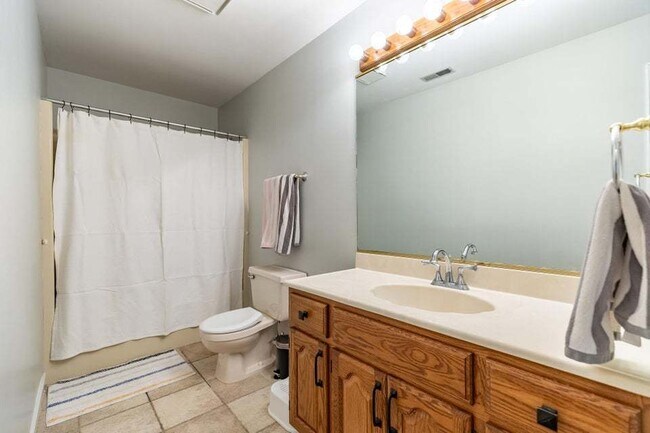 Building Photo - 9885 Belmont Ct