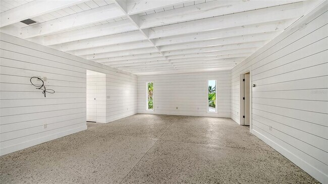 Building Photo - 7665 Sanderling Rd