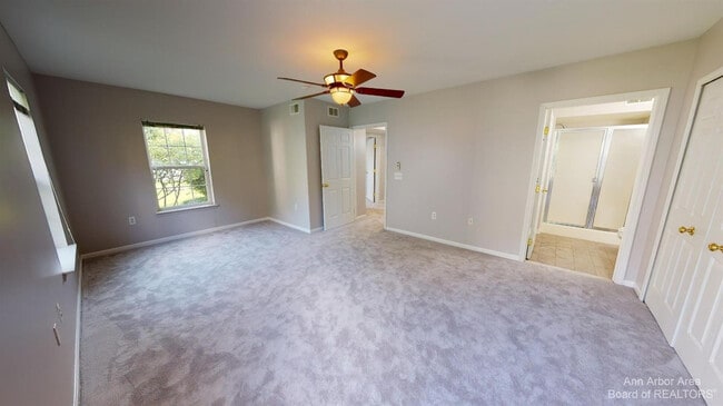 Building Photo - 2666 S Knightsbridge Cir