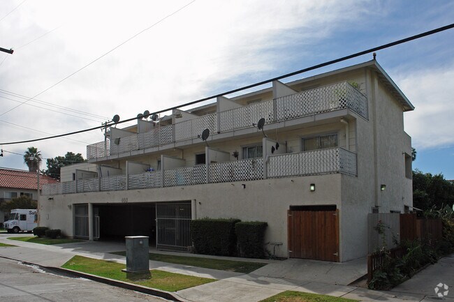 Building Photo - 403 W Washington Ave