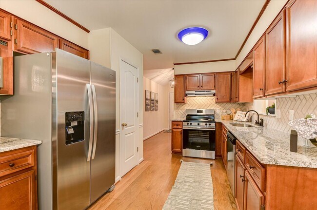 Building Photo - 4655 Wellington Ct