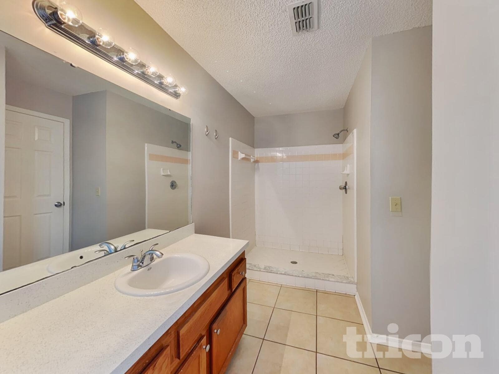 Building Photo - 635 Charles Pinckney St